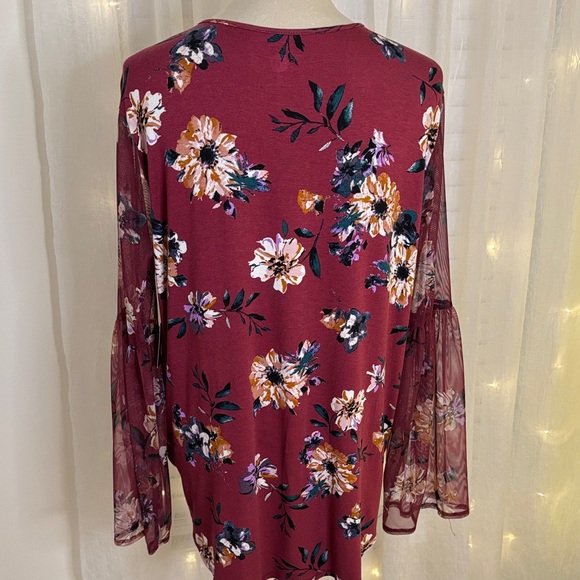 Elegant Floral Women's Blouse in Burgundy - Picture 5 of 6